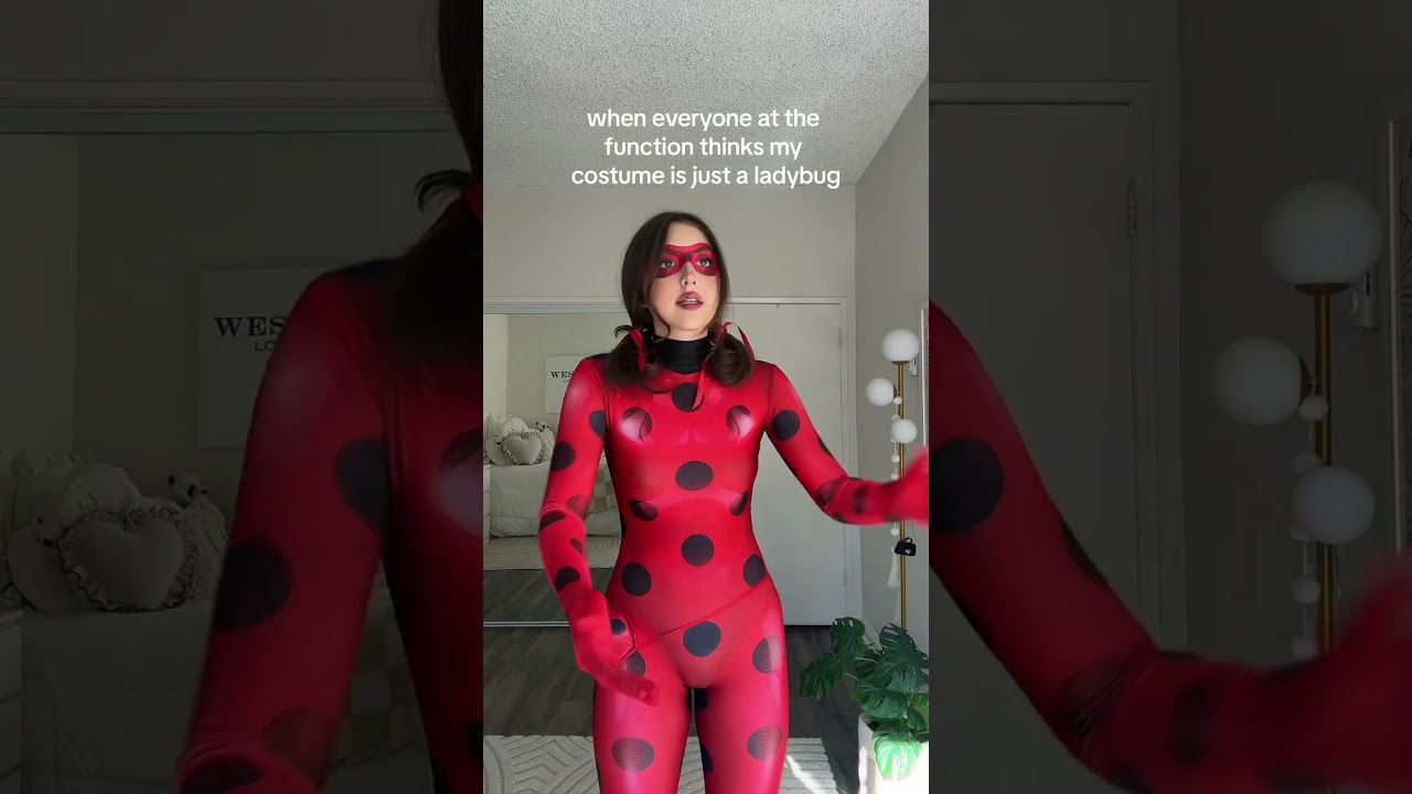 NO ONE KNOWS MY HALLOWEEN COSTUME