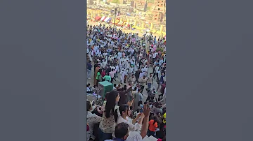 بوعوده ايامك يا مليحه نسهر ونغني بمديحه يا ام النور انت دبري الامور اهلنا والكل وانا الخاطي امين 
