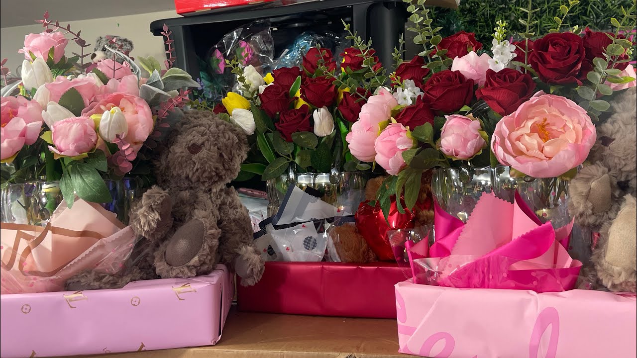 Давайте вместе создадим цветочную композицию ко Дню святого Валентина (видео по запросу)