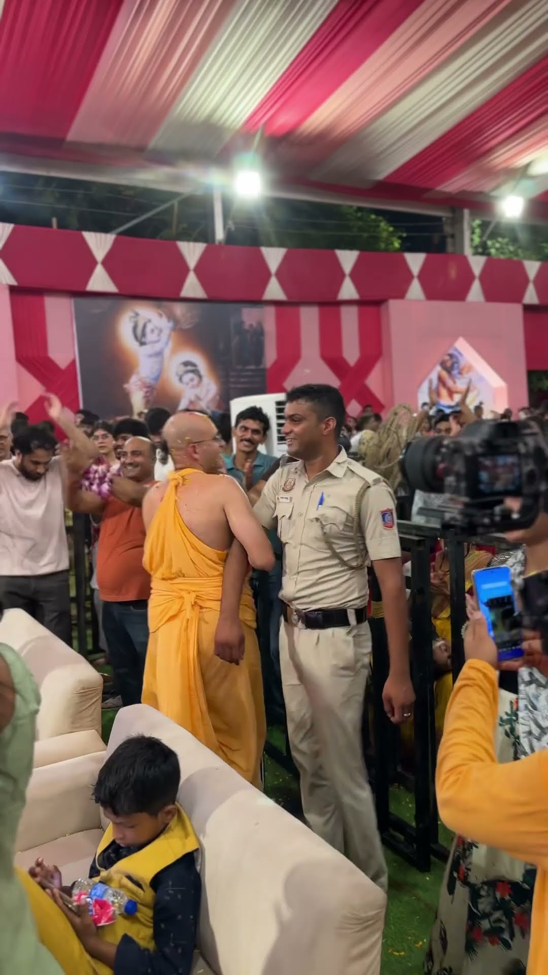प्रभुजी ने नचा दिया पुलिस वाले को हरी बोल - Prabhuji Ne Nacha Diya Police Wale Ko Hari Bol