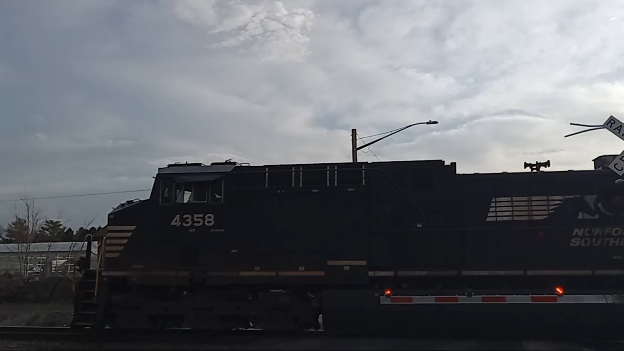 NS 41Z goes to Brunswick, Missouri, rainy weather doesn't stop the trains in two different places.