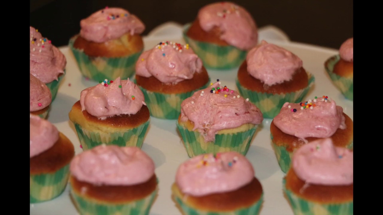 How to make VANILLA CUPCAKES with STRAWBERRY FROSTING