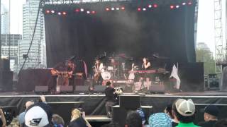 Thao & The Get Down Stay Down - Astonished Man (SXSW Outdoor Stage At Lady Bird Lake - SXSW 2016)