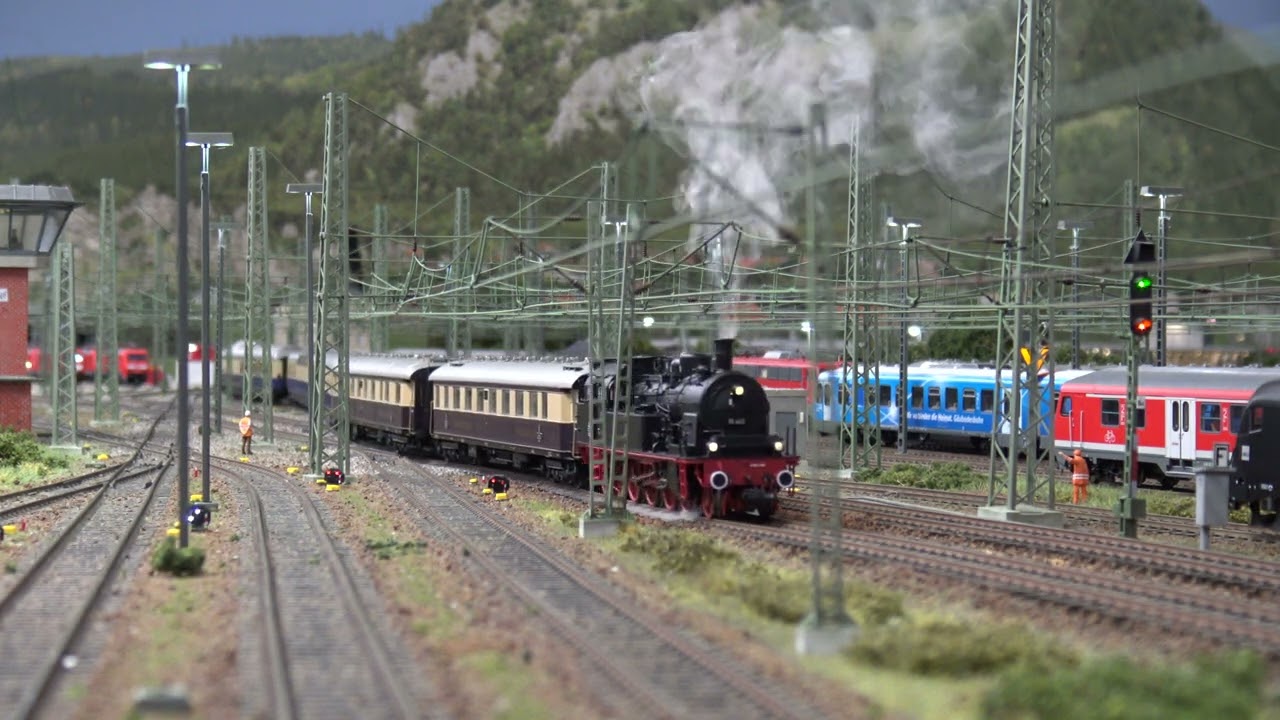 BR 78 ESU epoche III mit Rheingold personen wagen.