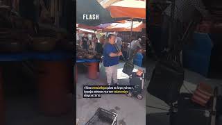 Ο Roberto Selfo παίζει μόνος του κλαρίνο σε λαϊκή αγορά | Flash.gr