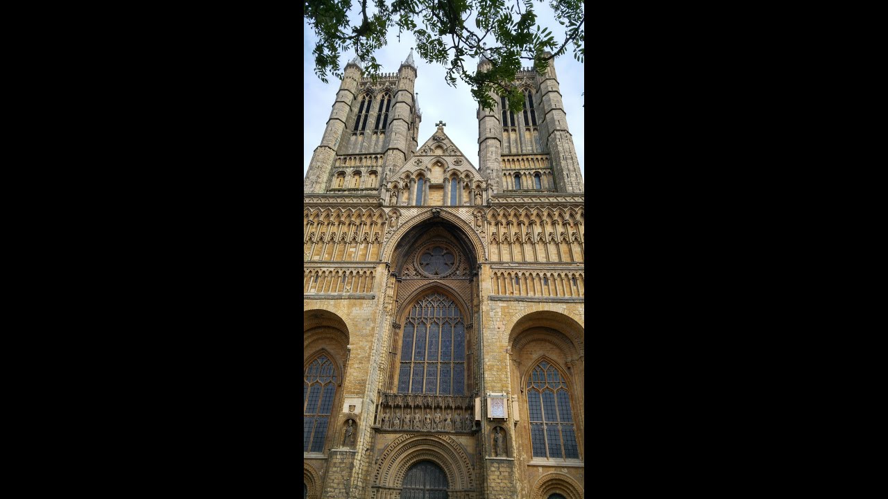 Great Tom chiming 12 noon in Lincoln Cathedral - 7 May 2016