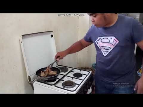 فيديو: كيفية طهي لحم الخنزير في صلصة الفطر الكريمية