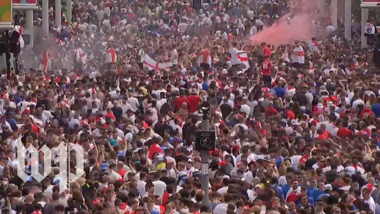 Fans rally in London ahead of Euro Cup final - YouTube