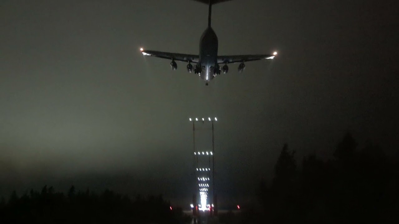 C17 Globemaster landing at CYYT