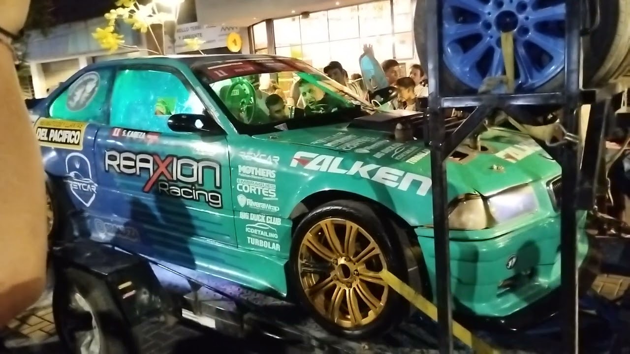 Espectacular motor de un auto tuning en la muestra de autos de Maipú Mendoza 