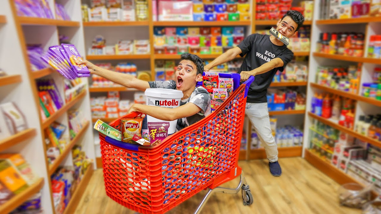 (ليك دقيقة تاخد كل الي عاوزة من محل الشوكلاتة (فلست😭