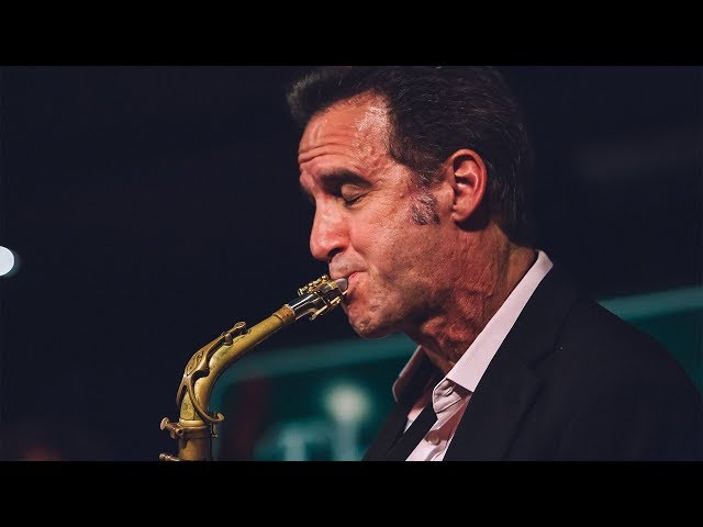 Amazing Saxophone Solo – Eric Marienthal class=