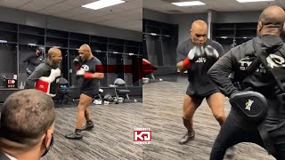 Ko Power Mike Tyson Powerful Combos Seconds Before Fighting Roy Jones Jr