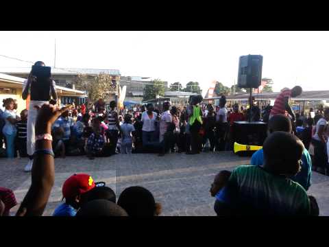 Kids singing OMI Cheerleader
