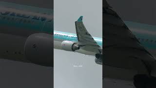 [Korean Air Airbus A330-323 (HL7586) take off