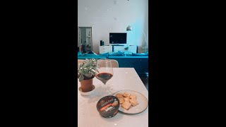 Influencer trying Cracker Barrel Cheese!