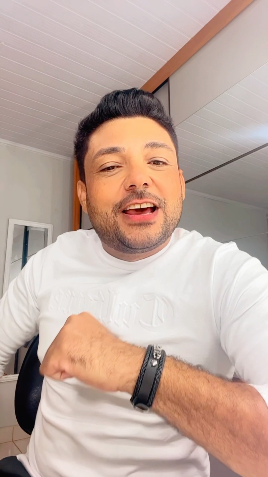 O fenômeno leãozinho cantando forró do meu Goiás #boanoiteee #leaozinho #leãozinho