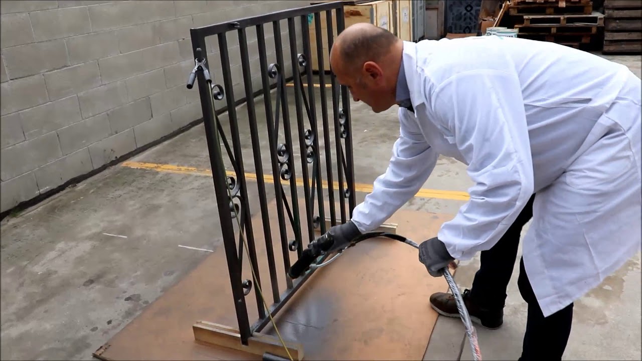 Verniciatura cancelli e ringhiere in ferro veloce con elettrostatica OTS 3000