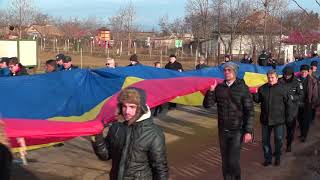 Un drapel tricolor cu o lungime record de 100 de metri a legat de Revelion cele două maluri ale Prutului, marcând intrarea în Anul Centenar al Marii Uniri din 1918. Circa 2.000 de persoane au particip