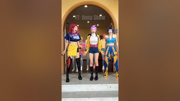 RUMI Zoey & Mira TRAPPED! 👩‍🎤🚪😈 #kpopdemonhunters #cosplay #funny