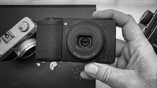 I Bought The Ricoh GRIV Monochrome And Here My First Impressions