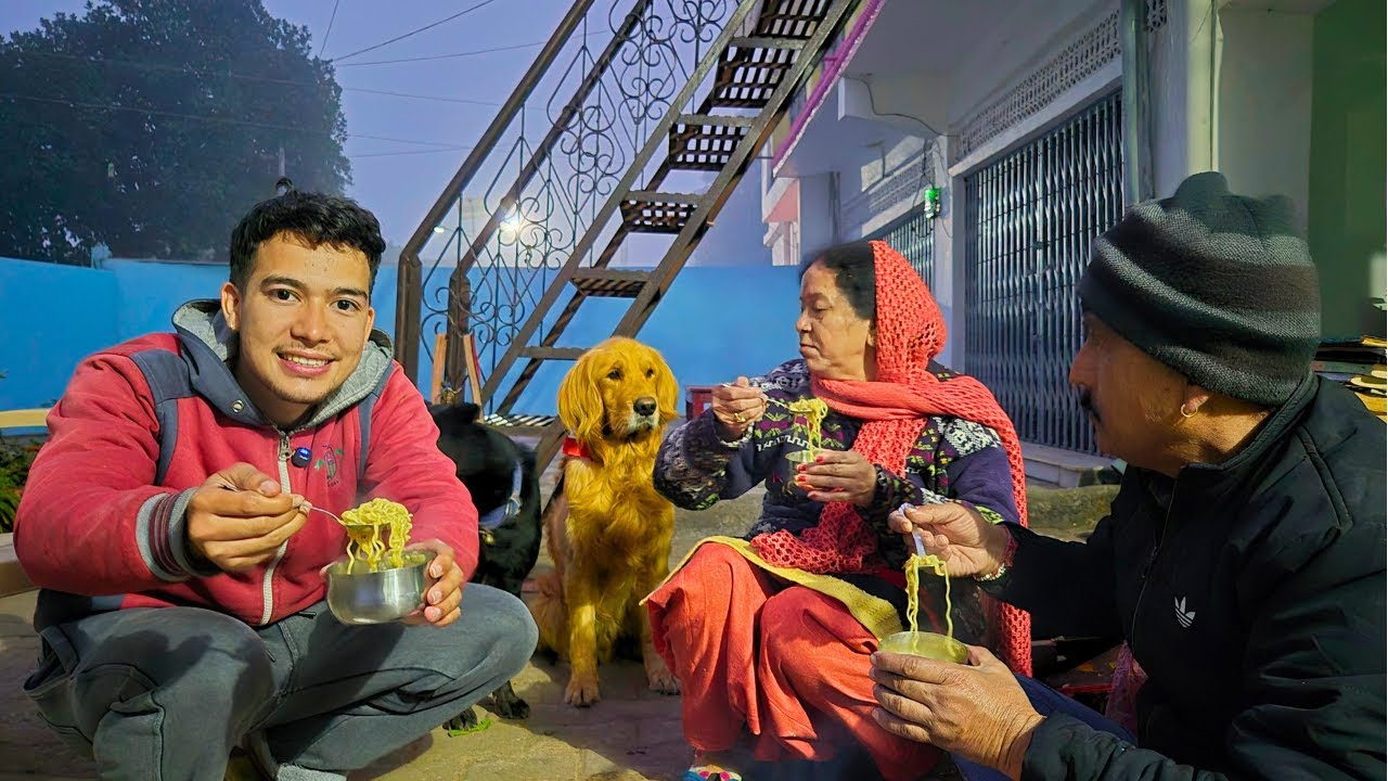Winter Mein Family Ke Sath Maggie 😋