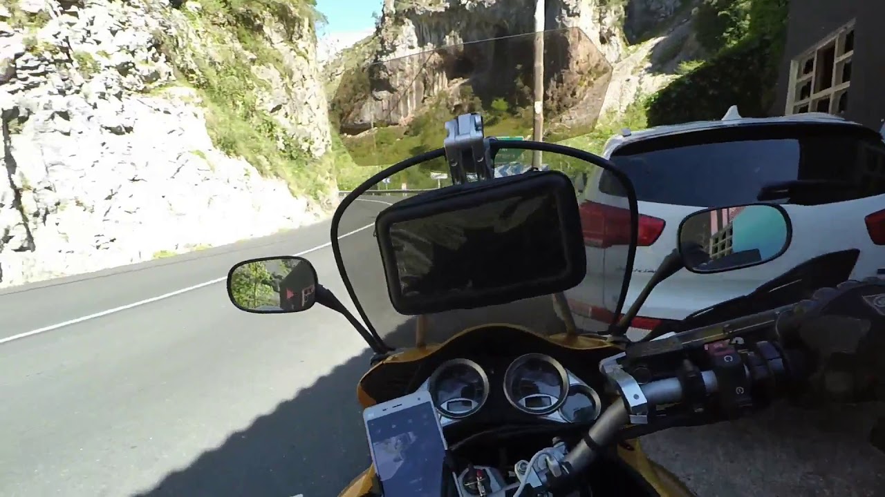Honda varadero 125 de Potes LLanes por Arenas de Cabrales