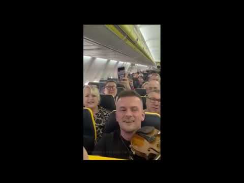 Incredible moment Irish fiddler strikes up live performance onboard Ryanair flight to Lanzarote