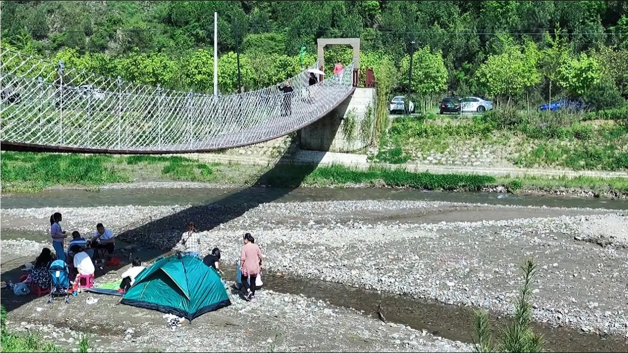 五一节当天，🔥宝鸡六川河❤️这个小山村👫👬人多🚗🚘🚖车多。