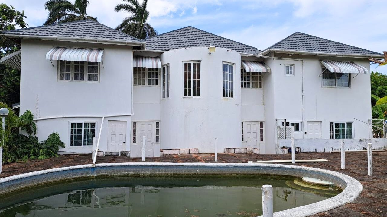 Fixer Upper 4 Bedroom 3 Bathroom House for sale in Huddersfield Estates