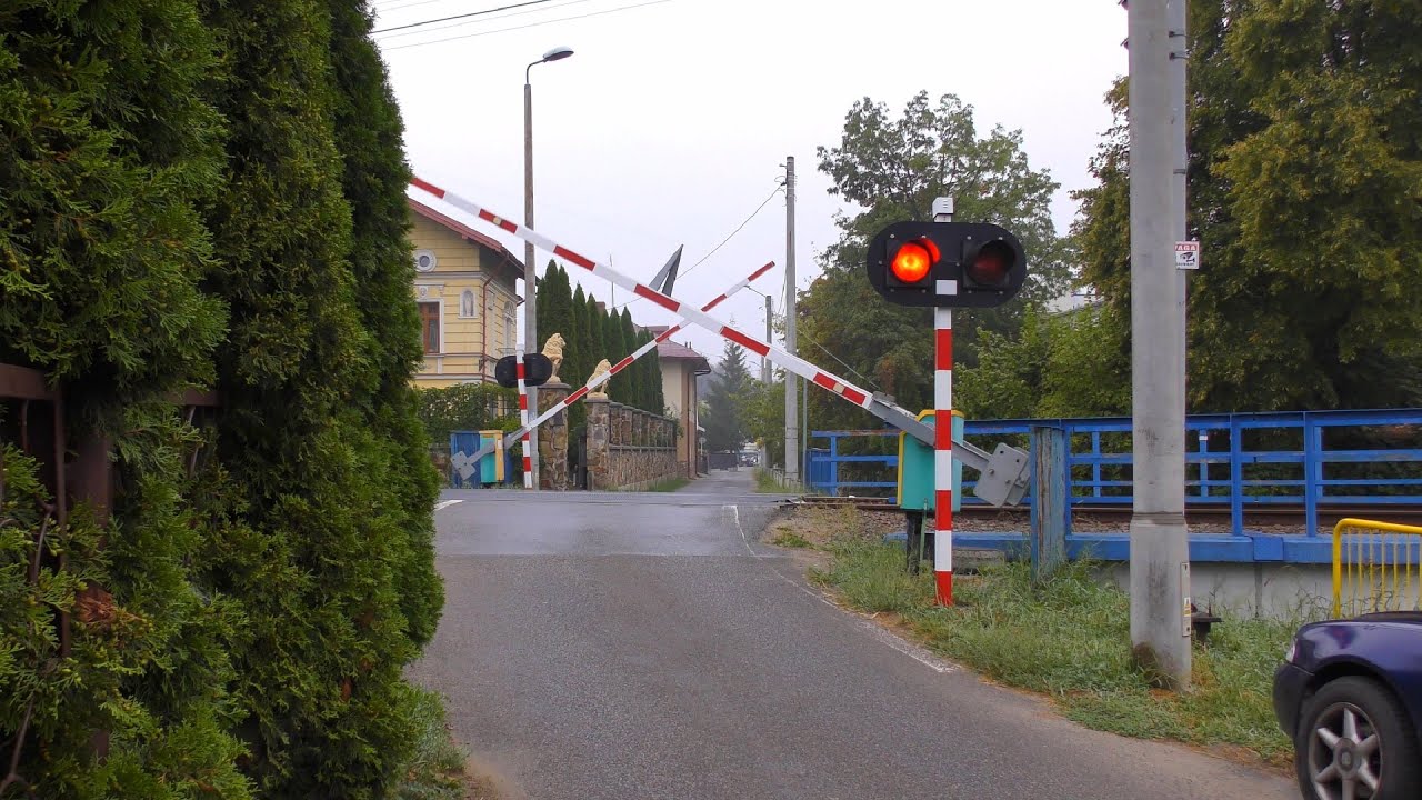 [4K] Przejazd kolejowy, Sanok ul. Wesoła | Polish railroad crossing