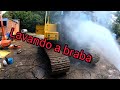 Lavando escavadeira hidráulica, operador capixaba