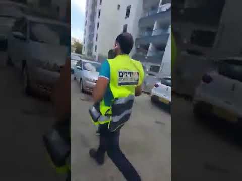 חילוץ פעוטות מרכב ברחוב בית לחם בחולון