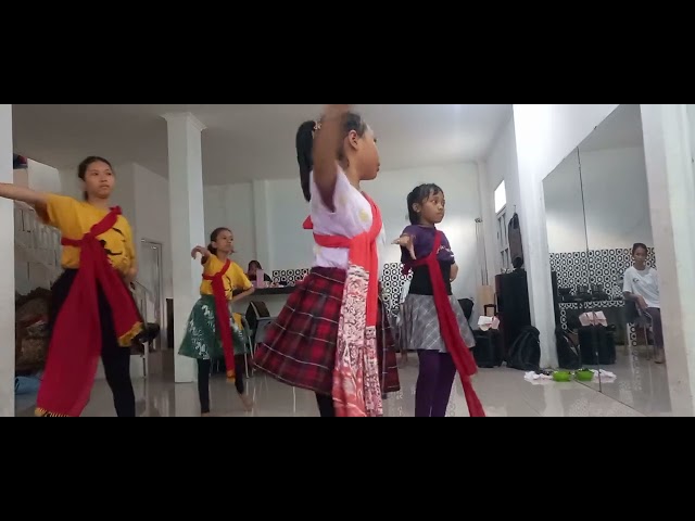 proses latihan lagu baru🔥🔥TARIAN  BENTANG-BENTANG By SANGGAR GUMINTANG KEREEEENNN....💃💃 class=