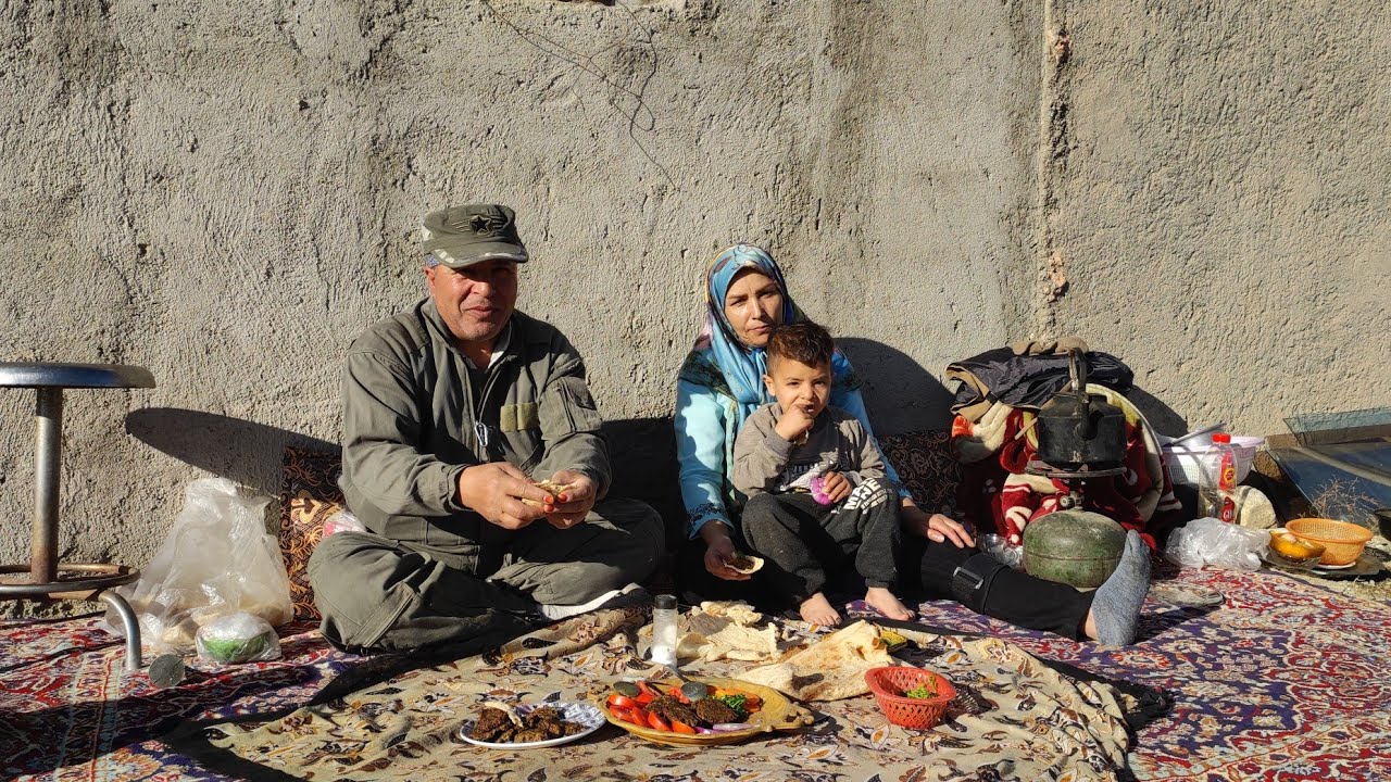 The most delicious food in the world, in nature, next to sheep, a completely rural life