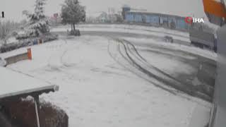 Nevşehirde Feci Kaza Kamerada Buzlanan Yolda Takla Attı