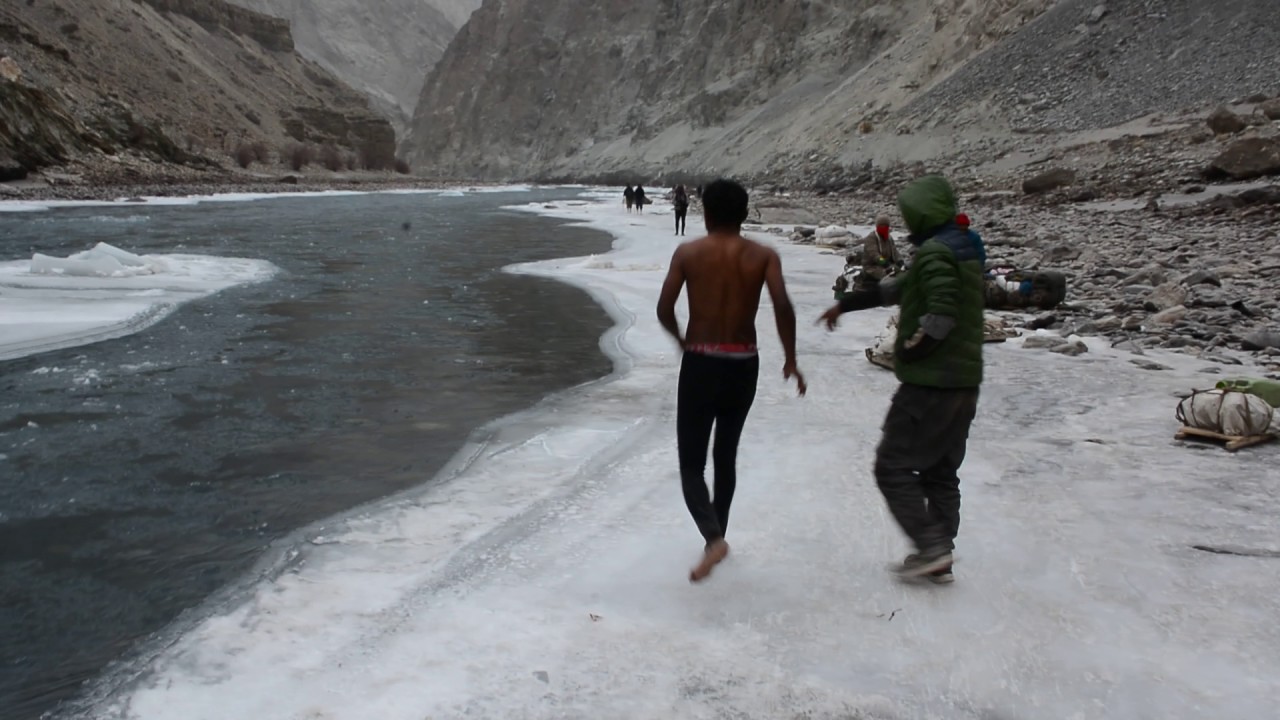 DIP in Frozen Zanskar river - Chadar Trek