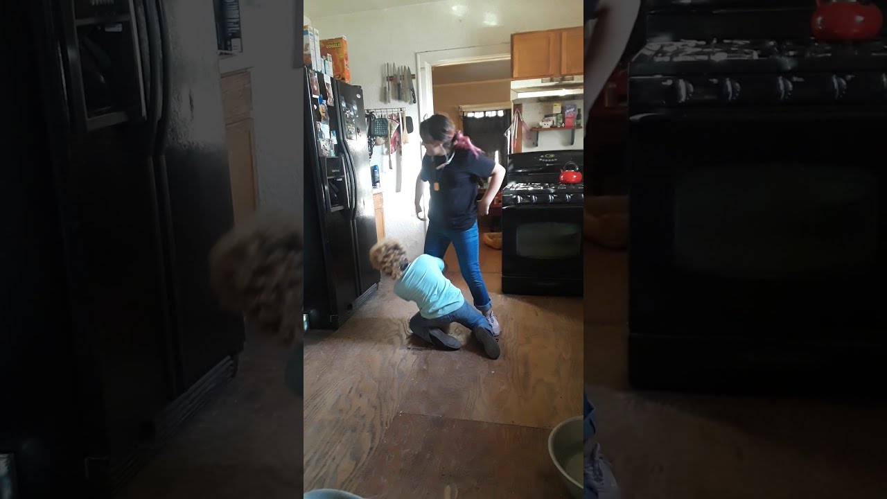 Big sister vs little brother.....1000 subscribers