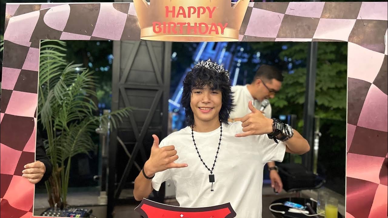 Yaxshi bel va katta eshakli qiz