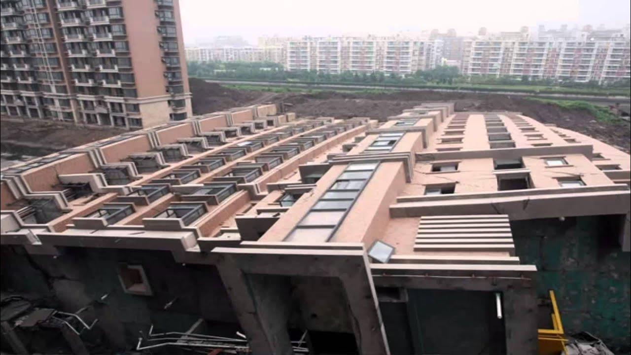 Балкон. Пятиэтажки в москве. Упавший дом в москве. Шанхай 2009 упал дом. Дом упал.