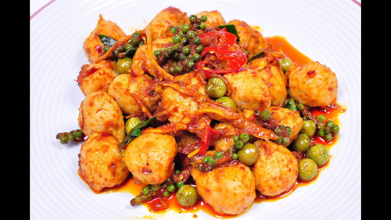 ผัดเผ็ดลูกชิ้นปลากราย