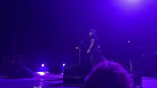 Billy Currington performing Let Me Down Easy at Ozarks Amphitheater