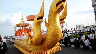 シアヌーク前国王の遺体、祖国に＝沿道埋め尽くす市民＝カンボジア