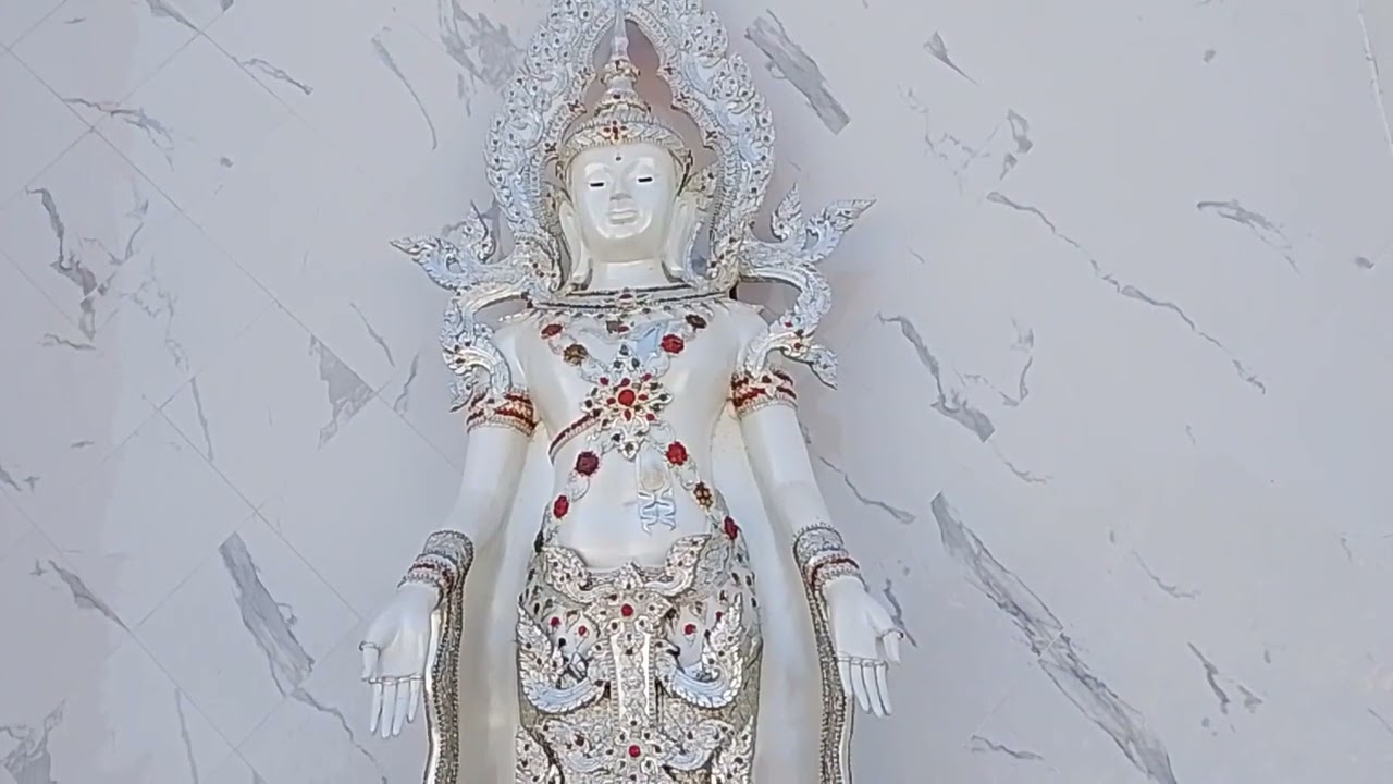 ขึ้นมากราบพระดอยสุเทพจังหวัดเชียงใหม่นะครับ