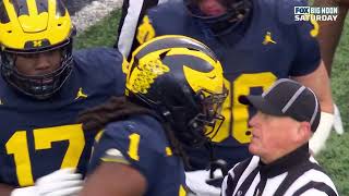 Jaishawn Barham headbutts a ref after the play at the goaline Ohio State vs Michigan 😳