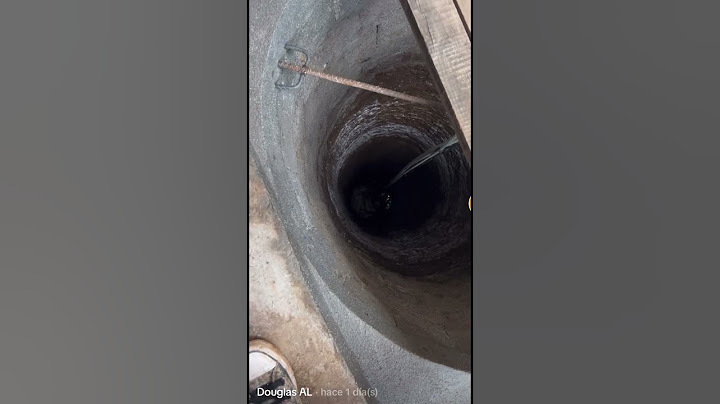 Instalando una bomba para pozos de agua