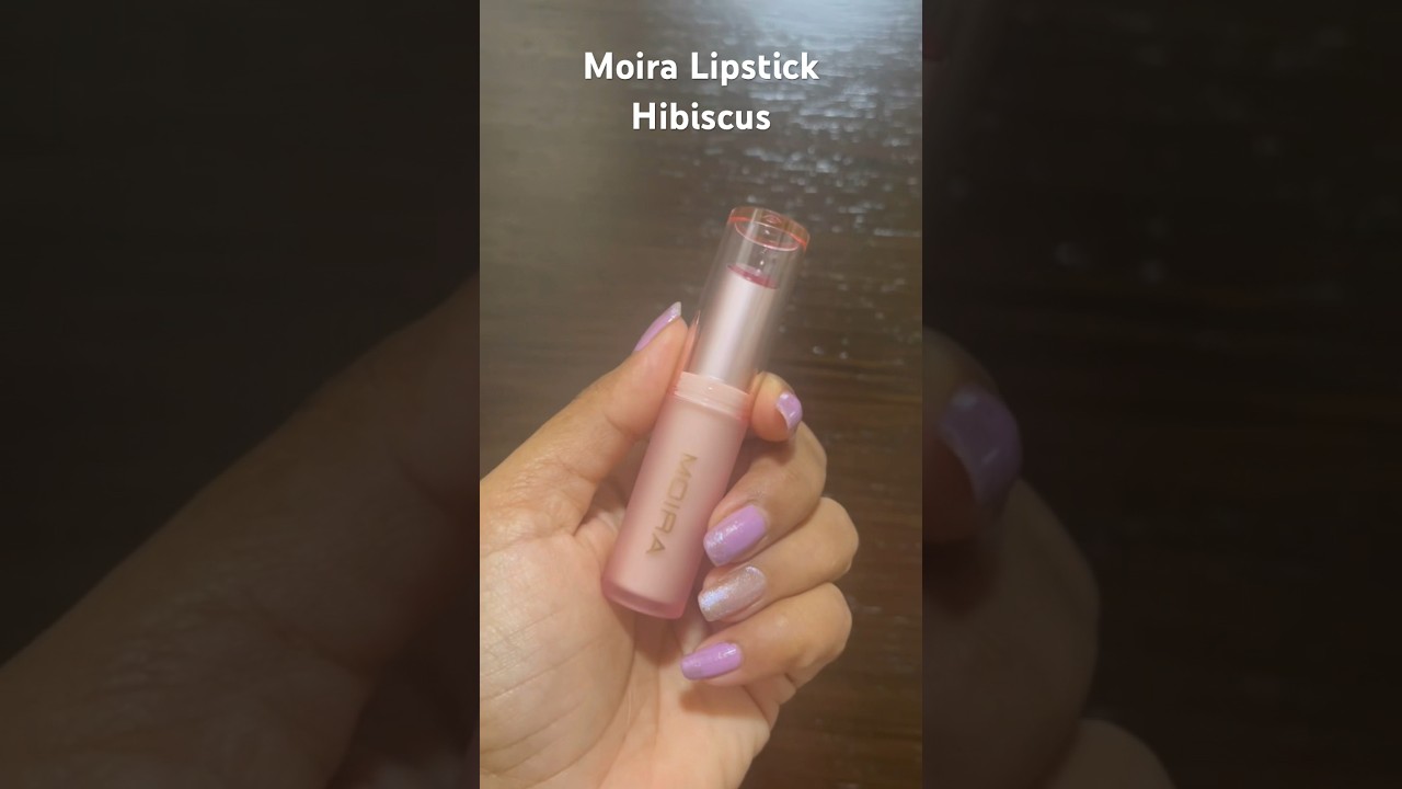 Swatch : Moira lipstick - Hibiscus 