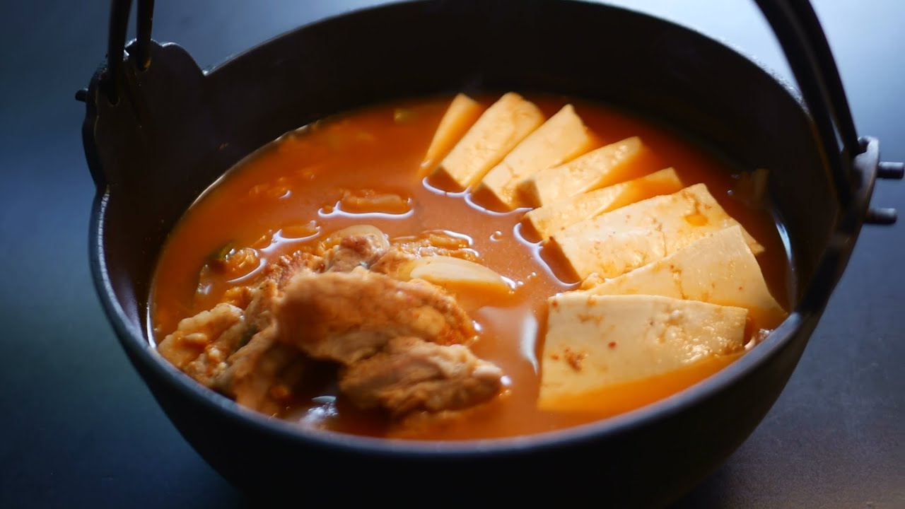 [Eng. subs] 김치찌개 (how to make kimchi stew, kimchi jjigae) YouTube