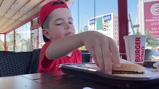 Teyzemle Bi̇r Gün Hamburger Yedik