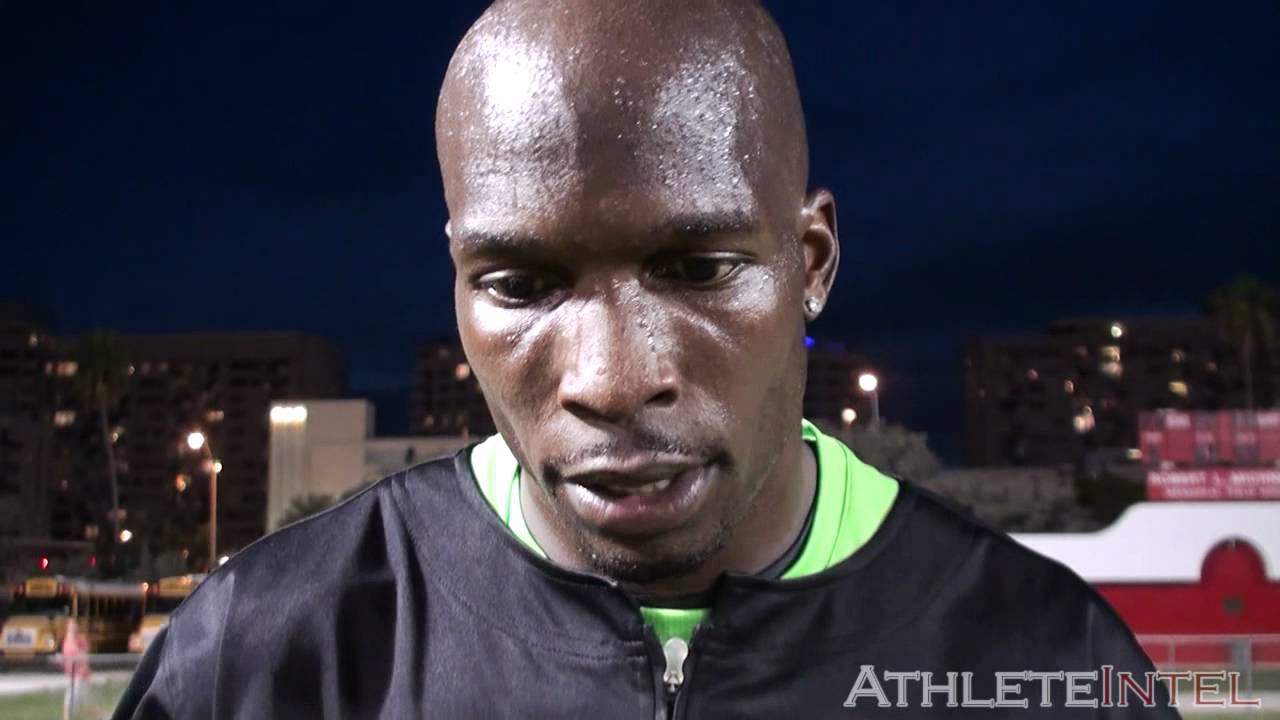 Ochocinco night workout (WR tips + lots of talk)
